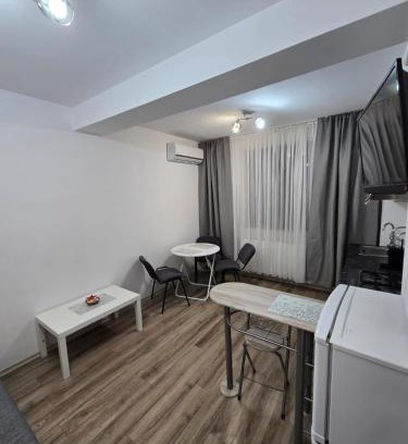 Cocani Crevedia Apartamento | Latin Studio
