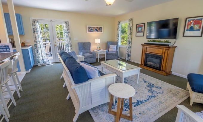 Michigan City Casa | Latitudes, just steps away from the beach!