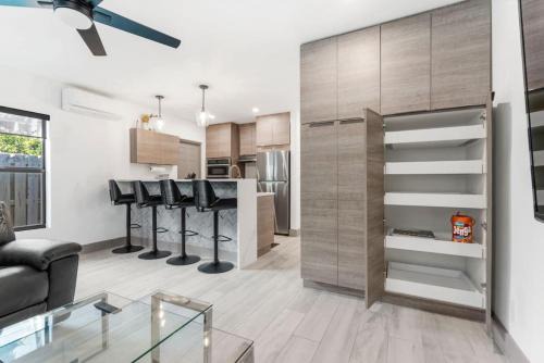Lake Ridge Apartamento | Lauderdale Modern 1 Bedroom 1 Bathroom with Private Backyard