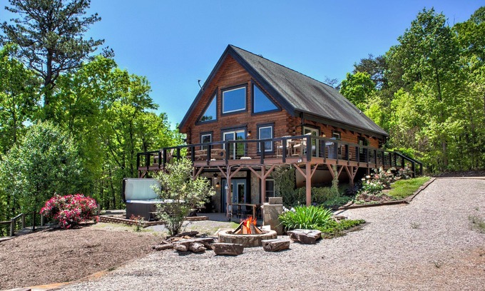 Marion Casa | Laughing Logs: Mountain Cabin with Hot Tub, Games, & Stunning Views