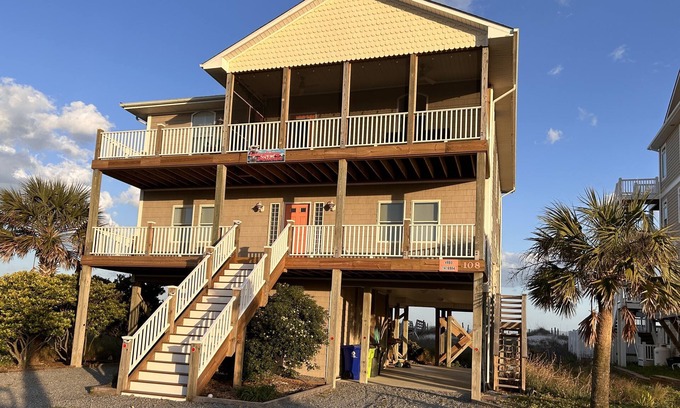 Surf City Casa | Laughing Pelican - Direct oceanfront. Amazing views! Huge decks, hot tub!
