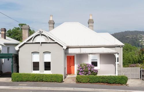 Launceston CBD Casa | Launceston Cottage Charming 3 bedroom home