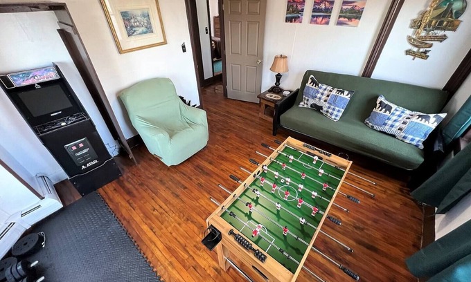Plymouth Apartamento | Launch your next adventure from here: plenty of beds, plenty of parking, plenty of fun