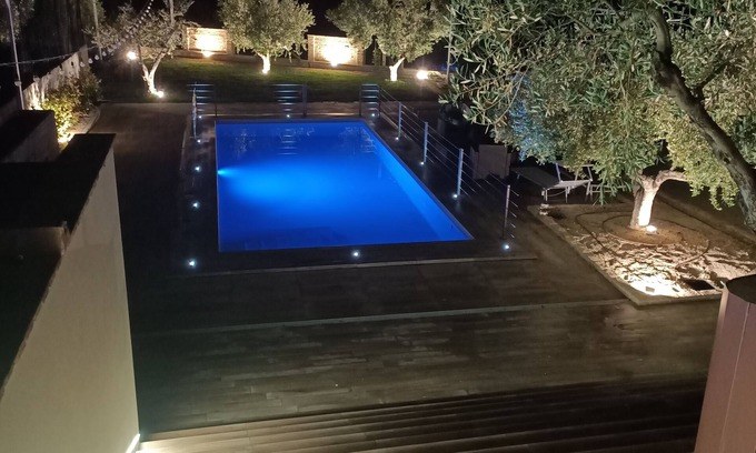 Francavilla al Mare Villa | Laura Villa en una colina verde, a 7 minutos del mar.