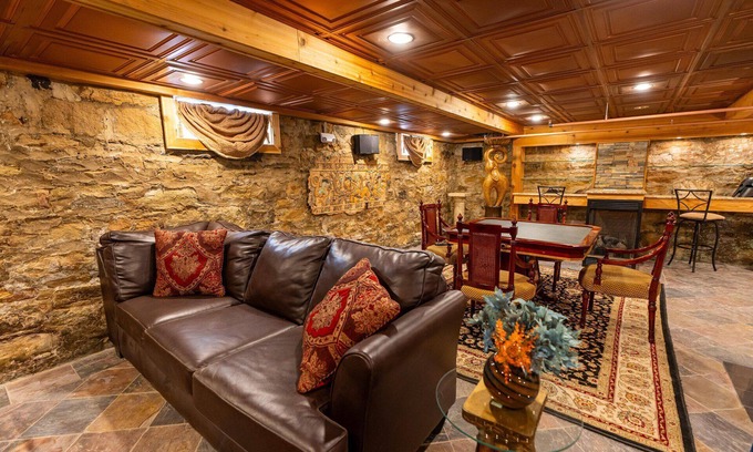 Connellsville Apartamento | LAUREL HIGHLANDS GEM~ FALLINGWATER/OHIOPYLE ~ MEDIEVAL CHAMBER SUITE