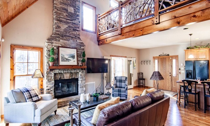 Townsend Casa | Laurel Valley Retreat - Pool Table & Fireplace!