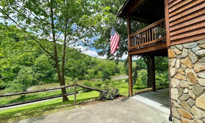 Peak Creek Casa | Laurel Winds-Riverfront, WIFI, Fireplace, Firepit, Covered Porch