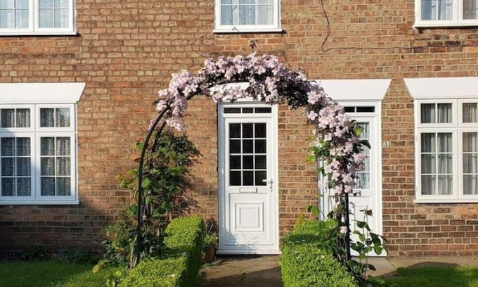 Louth Cabaña | Lavender Cottage, a pretty period cottage in Louth