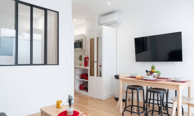 Quartier du Gros-Caillou Apartamento | Lavie Maison: Eiffel A/C & Hot Tub