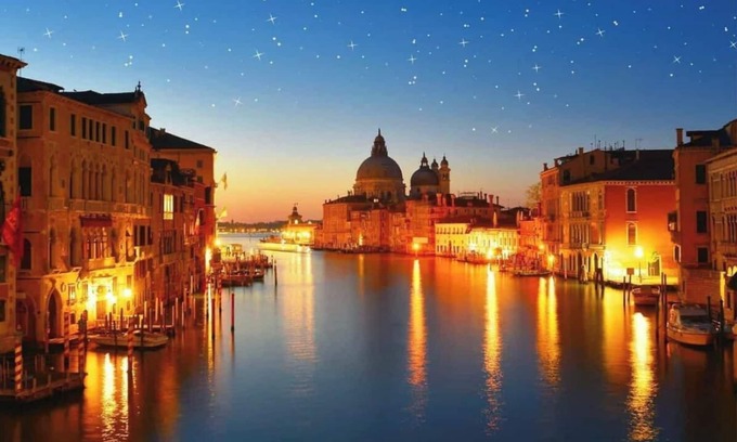 Cannaregio Apartamento | Lavish 270m² Venetian Apartment with Grand Living Room and Historic Elegance