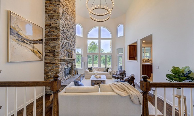 New Paltz Casa | Lavish and spacious mountain view home