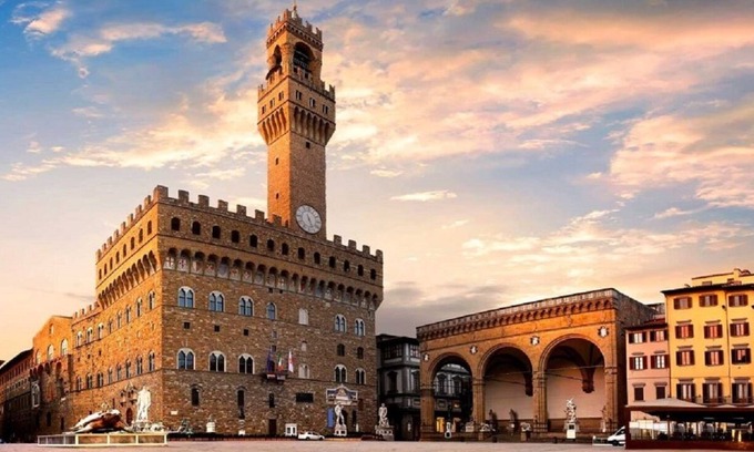 Santa Croce Apartamento | Lavish ceiling frescoes,rich fabrics-super luxe- steps to Piazza della Signoria