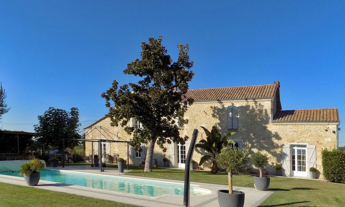 Sallebruneau Casa | Acogedora casa de vacaciones en Frontenac con piscina privada