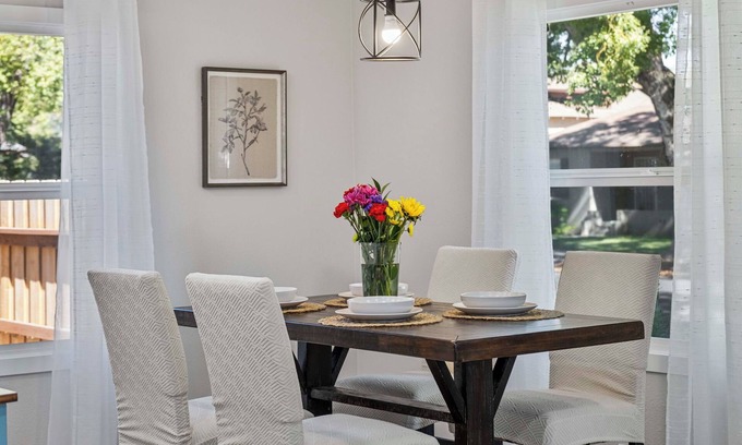 Modesto Casa | Lavish Living Retreat - Modesto, CA