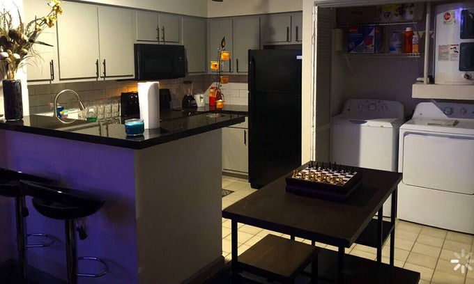 Shady Acres Apartamento | Lavish paradise 2 bedroom - 2 bathroom residence in the heights