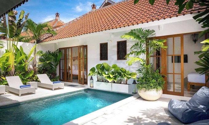 Laksmana Cabaña | Lavish Villa Wahah Steps to Seminyak Mall & Beach