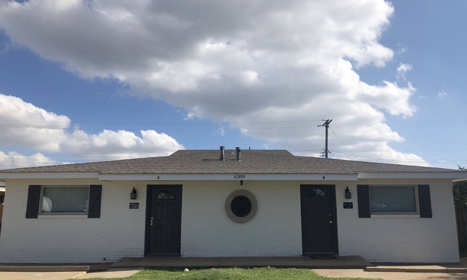 Amarillo Casa | El Lawrence Duplex Side A&B