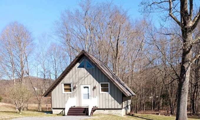 Keslers Cross Lanes Chalet De Esquí | "Lazy At the Lake" 2 BR Chalet