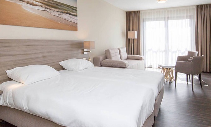 Callantsoog Hotel | Lazy Beach Days w/ Relaxing Pool, Coastline & Ooghduyne Golf | 2 Units