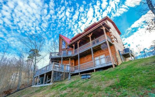 Sevierville Villa | Lazy Bear Retreat