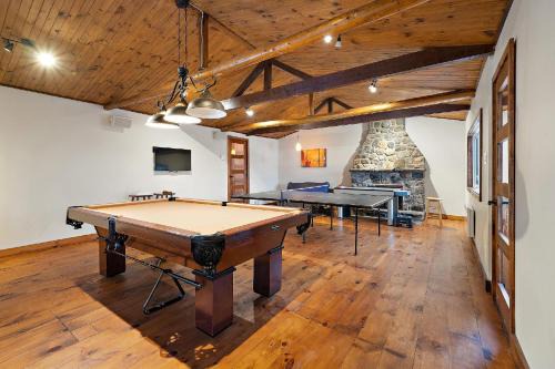 La Minerve Chalet De Esquí | Lazy Bear Waterfront Chalet W4 Bdrs And Hot Tub