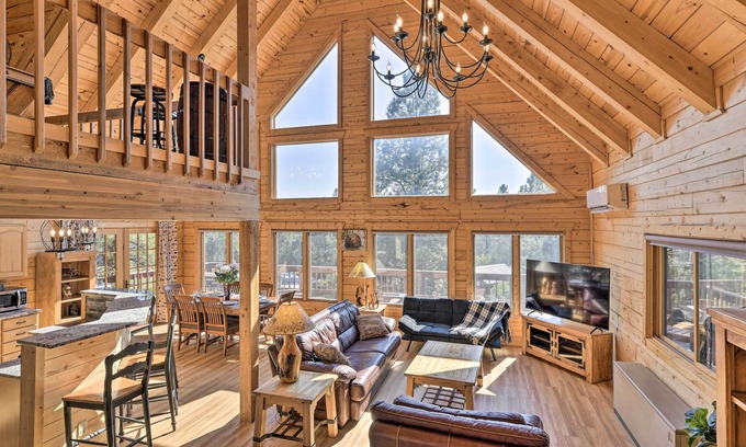 Pagosa Springs Cabina | ‘Lazy Beaver Lodge’ Pagosa Cabin w/ Deck, Fire Pit