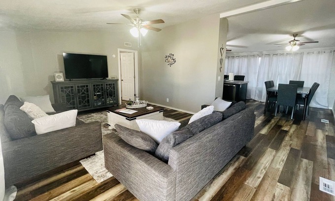 Mead Casa | "Lazy Days" less than 10 minutes from Lake Texoma and Choctaw Casino