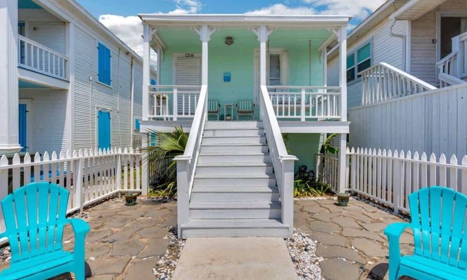 San Jacinto Casa | Lazy Days Summary: La