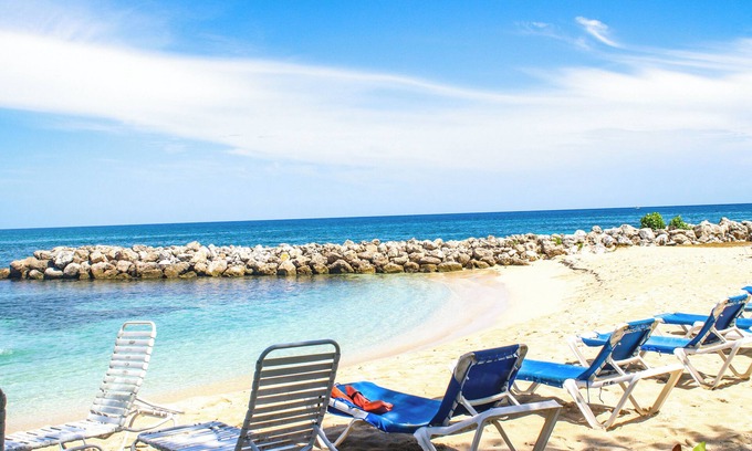 Negril Complejo | Lazy Dayz at Point Village Resort