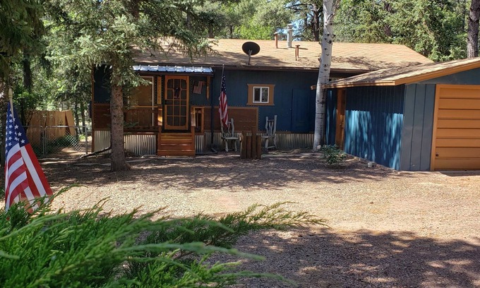 Show Low Cabina | Lazy Double J Aspen Cabin, Backs National Forest! Discount for LAW ENFORCEMENT!