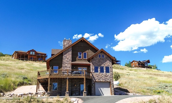Harbor Village Cabina | Lazy Fade Lodge 1/2 Mile from Bear Lake Marina, Harbor Village Amenities