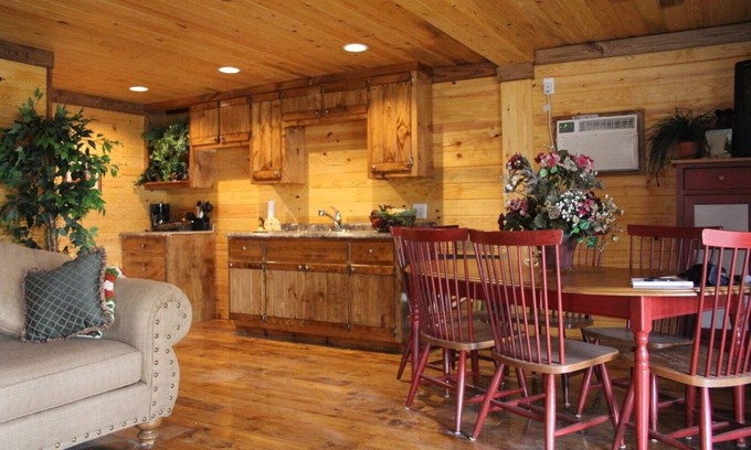 Joppa Casa | Lazy G Cabin #3 Creek Side Cabin