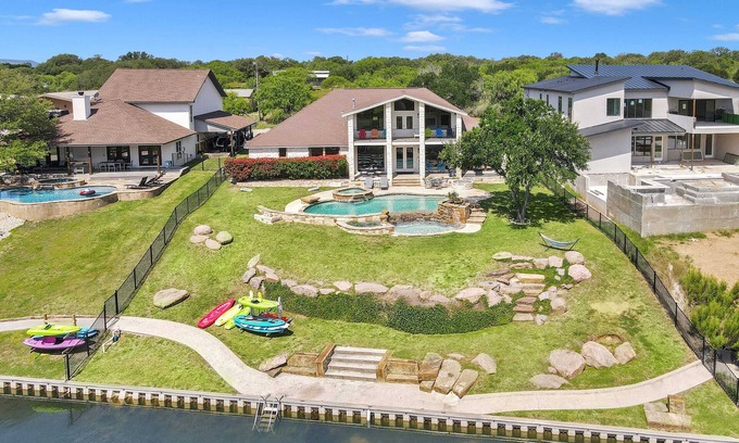 Kingsland Casa | Lazy Getaway on The Cove | Concierge Services