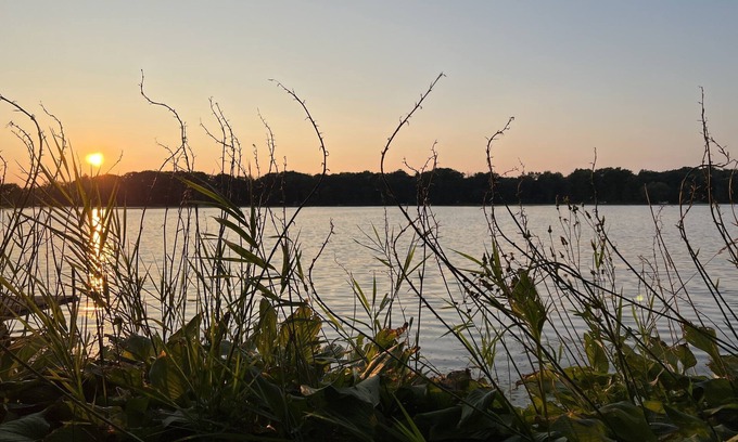Fall River Cabina | Lazy Lake Retreat 3 bed 2 bath. Includes sauna, kayaks, paddle boards, hot tub.