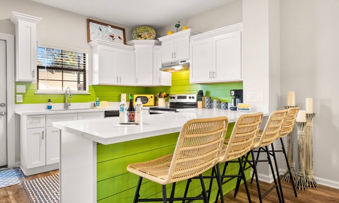 Lake Charles Casa | Lazy Lime Townhome - Near Golf & Casinos - Sleeps 8