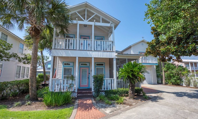 Crystal Shores Casa | A Spacious and Pet-Friendly Crystal Beach Retreat with private pool