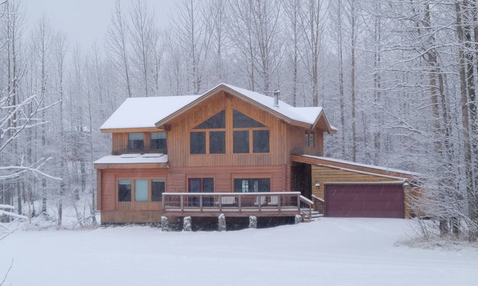 Buffalo Soapstone Casa | Lazy Mountain View- Spacious log home with mountain views, just north of Palmer