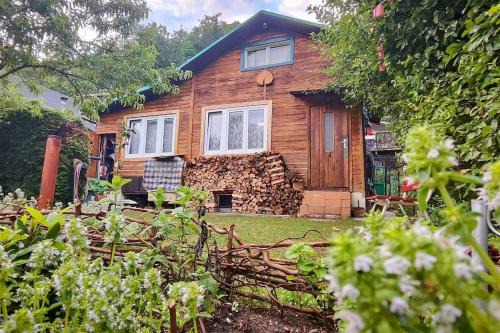 Cernosice Casa | Lazy River Hut
