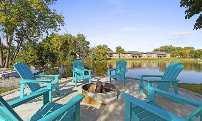 Oconto Casa | Lazy River Villa - Hottub Fenced Yard Sleeps 11