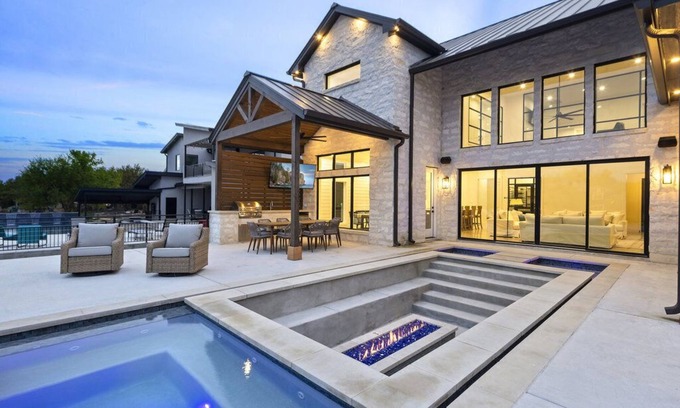 Kingsland Casa | LBJ Retreat - Luxurious Lake LBJ Waterfront - German Farmhouse Getaway