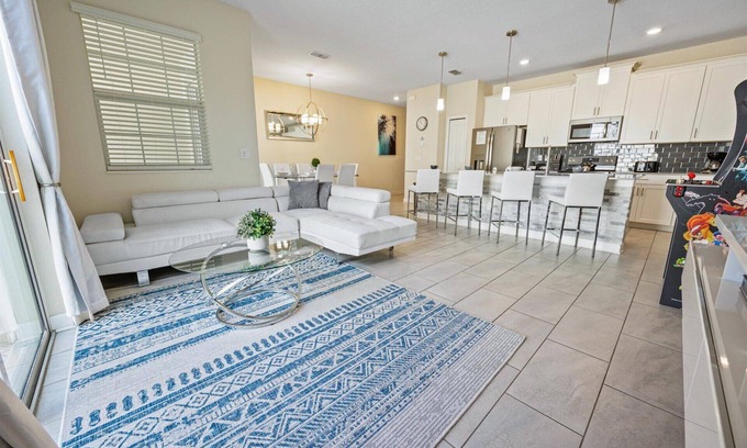 Kissimmee Casa | LBL4837 Summary: tore