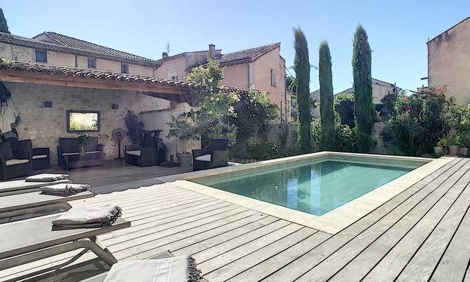 Pernes-les-Fontaines Casa | Le 115, air-conditioned town house with interior courtyard and swimming pool