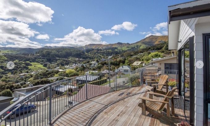 Akaroa Casa | Le Bach - Sun drenched north facing deck, Harbour views & Free Wifi