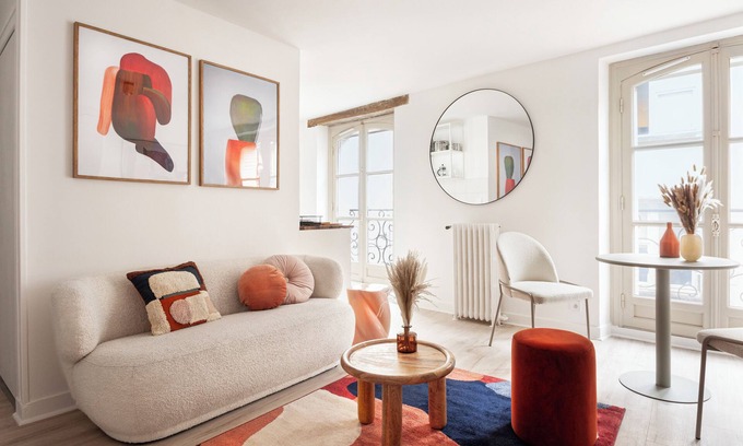 Blois Apartamento | Le Beauvoir: 18th Century Arty Refuge