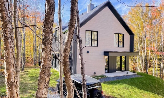 Eastman Chalet De Esquí | Le Bois Debout - Lake & Trails at the Vertendre