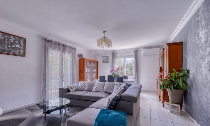Nans-les-Pins Apartamento | Le Bonheur d'Accueillir - Apt de 120 m2 avec jardin
