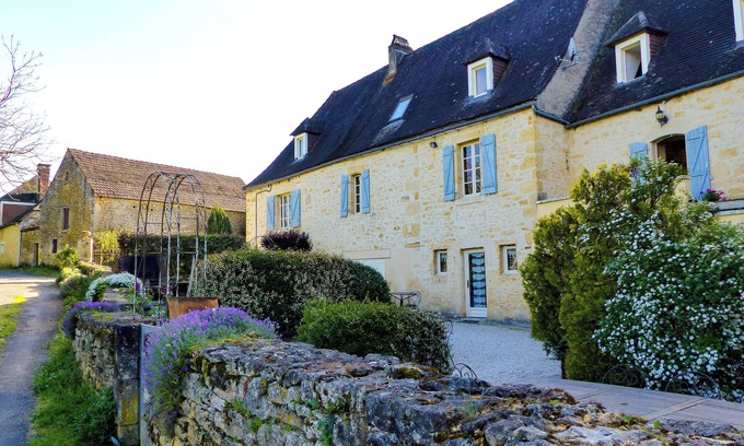 Sainte-Mondane Casa | Le Bonheur dans notre Pré, 4 gites with 11 rooms 25P