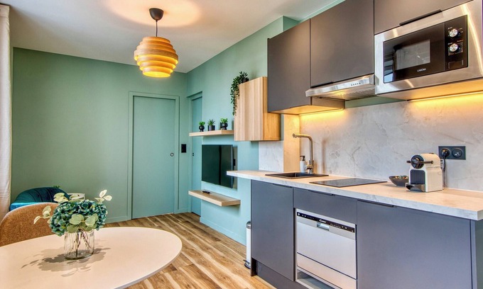 5th Arrondissement Apartamento | Le Cèdre Bleu - Bel appart climatisé quartier point du jour Lyon 5
