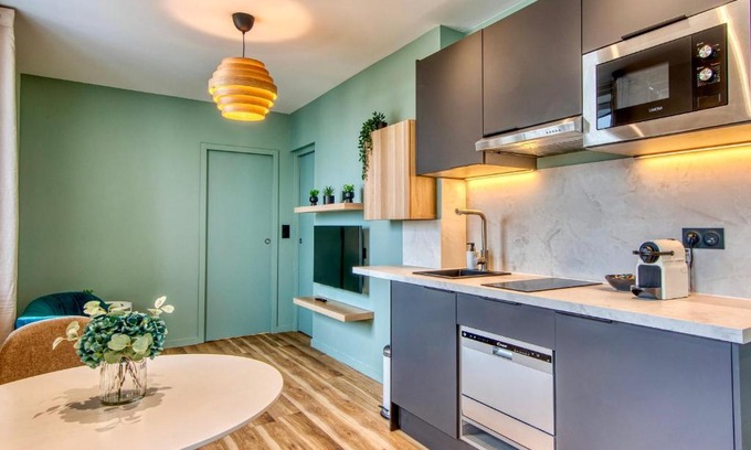 5th Arrondissement Apartamento | Le Cèdre Bleu - Bel appart climatisé quartier point du jour Lyon 5
