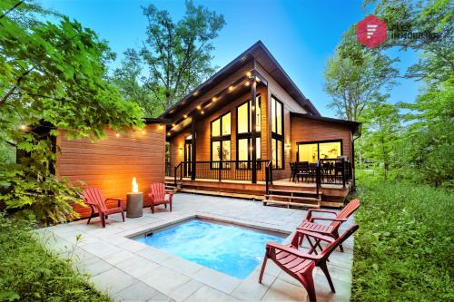 Pont-Rouge Chalet De Esquí | Le Céleste de Portneuf - Hot tub in the forest